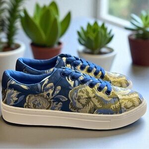 New in Box Isaac Mizrahi “Beckie” Blue and Gold Floral Sneakers 8M